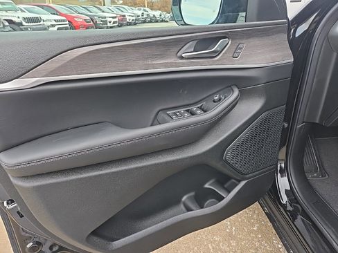 New 2025 Jeep Grand Cherokee L Limited w/ Luxury Tech Group II image 29