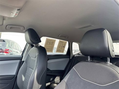 Certified 2023 Volkswagen Taos SE image 15