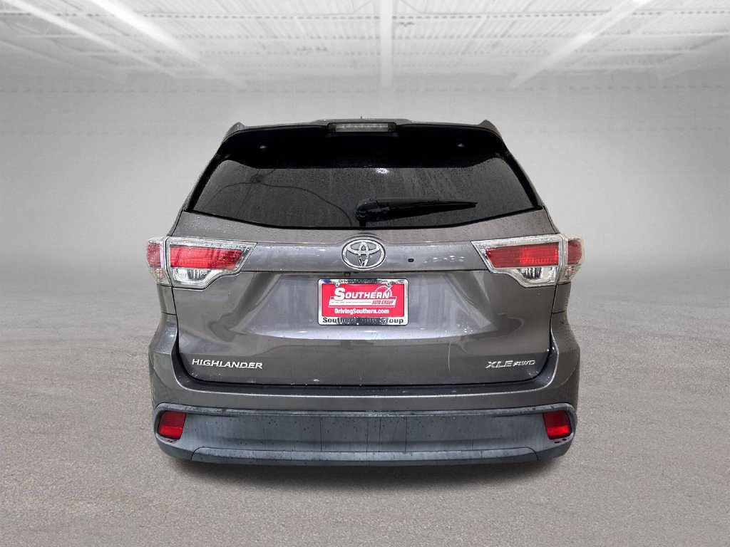 Used 2016 Toyota Highlander XLE AWD/4WD image 4