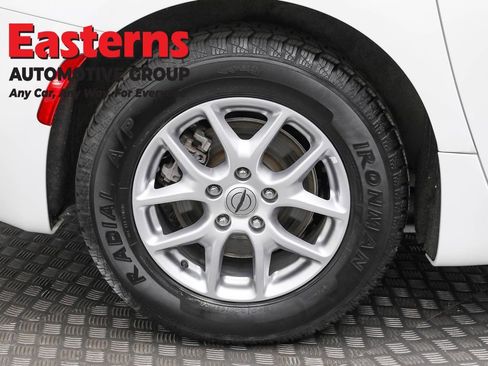 Used 2023 Chrysler Voyager LX image 30