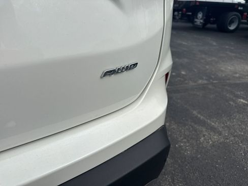 Used 2024 Ford Edge SEL w/ Convenience Package image 11