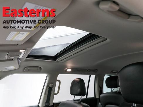 Used 2023 Nissan Armada SL w/ Captain's Chairs Package image 36