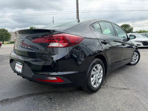 Used 2019 Hyundai Elantra SE FWD image 13