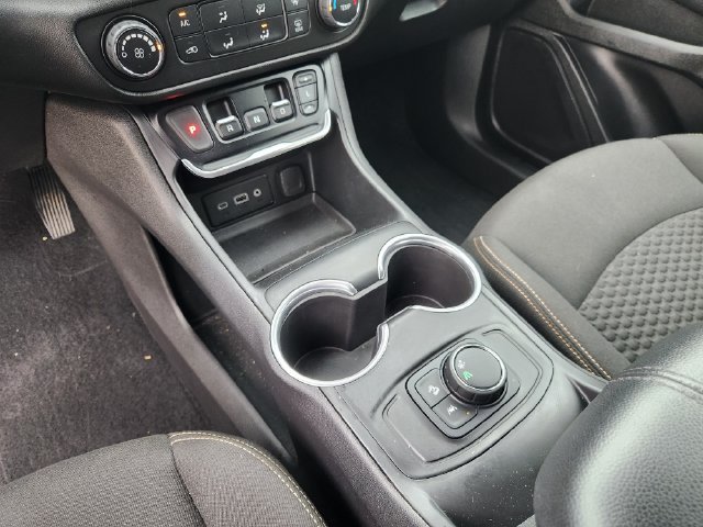 Used 2021 GMC Terrain SLE FWD image 18