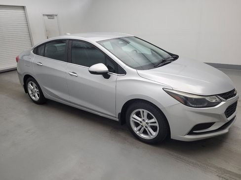 Used 2017 Chevrolet Cruze LT FWD image 11