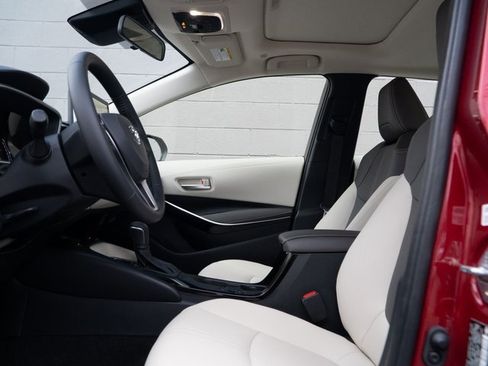 Used 2025 Toyota Corolla XLE image 17