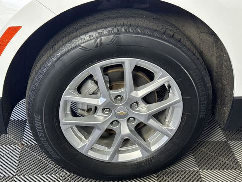 Used 2023 Chevrolet Equinox LT image 11