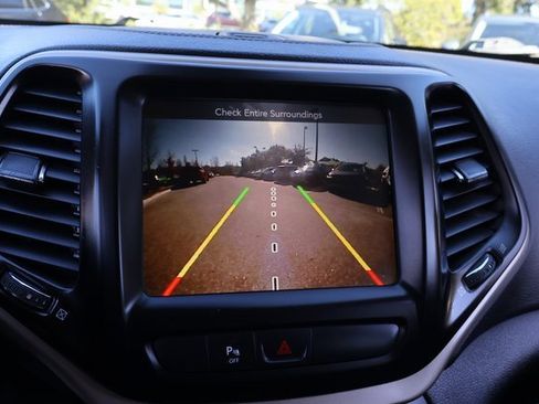 Used 2017 Jeep Cherokee Latitude w/ Safety/Convenience Group image 24