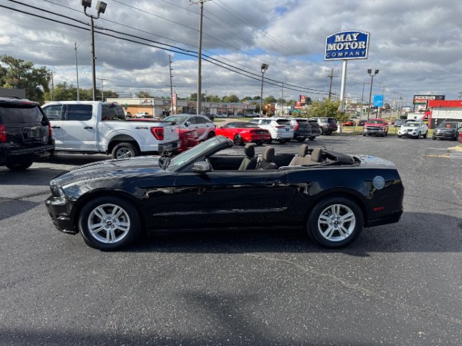 Used 2014 Ford Mustang Convertible RWD image 2
