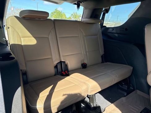 Used 2021 Chevrolet Tahoe Premier w/ Premium Package image 14