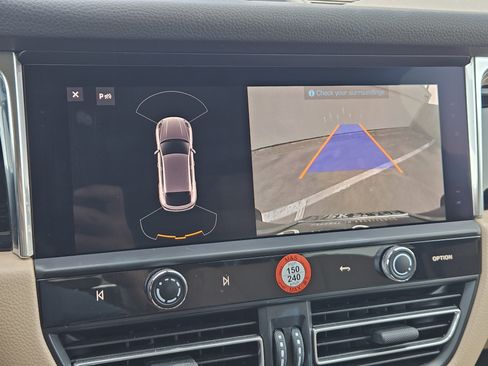 Certified 2026 Porsche Macan AWD/4WD image 18