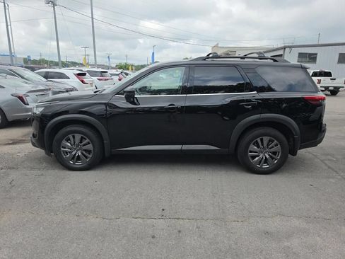Used 2025 Nissan Pathfinder SV w/ SV Premium Package AWD/4WD image 4