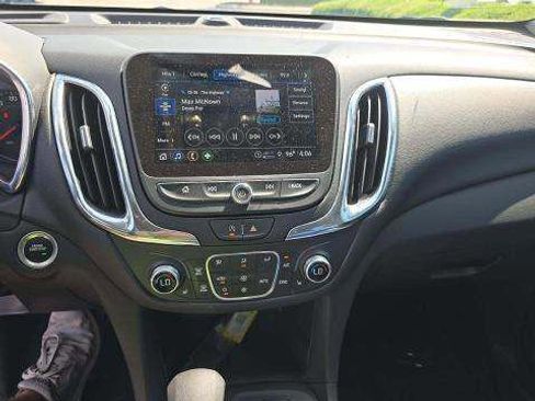 Used 2024 Chevrolet Equinox LT FWD image 4