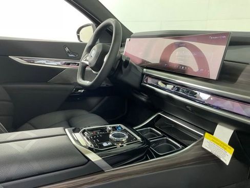 Certified 2024 BMW i7 xDrive60 AWD/4WD image 37