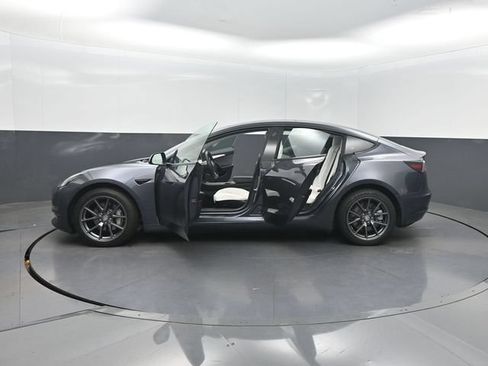 Used 2022 Tesla Model 3 Standard Range RWD image 31