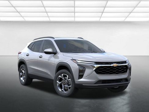 New 2026 Chevrolet Trax LT w/ Sunroof Package FWD image 8