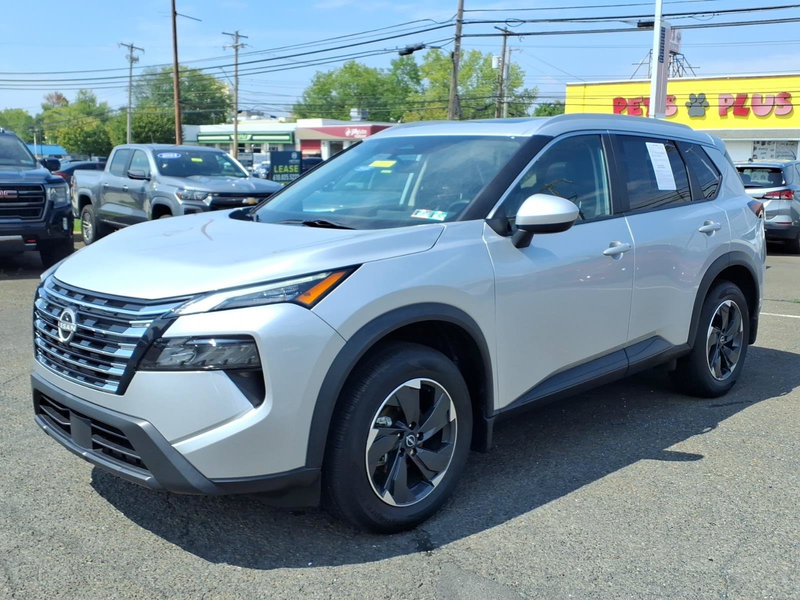Used 2024 Nissan Rogue SV w/ SV Premium Package AWD/4WD image 8