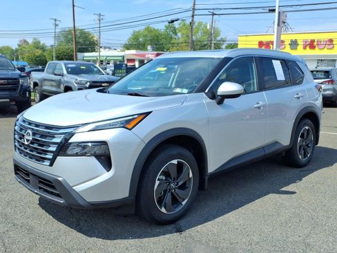 Used 2024 Nissan Rogue SV w/ SV Premium Package AWD/4WD image 8