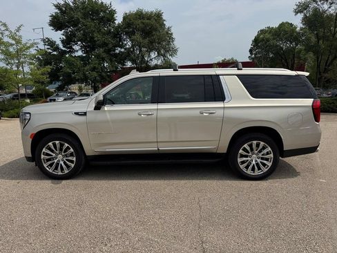 Used 2023 GMC Yukon XL Denali w/ Advanced Technology Package AWD/4WD image 2