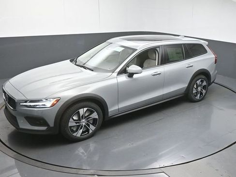 New 2026 Volvo V60 B5 Cross Country Plus w/ Protection Package Premier image 44
