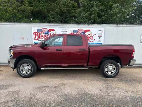 Used 2024 RAM 2500 Tradesman w/ Chrome Appearance Group AWD/4WD image 7