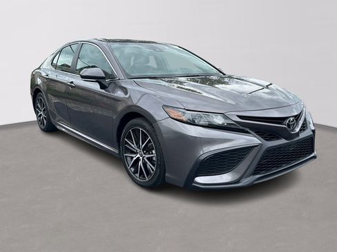 Used 2024 Toyota Camry SE FWD image 2