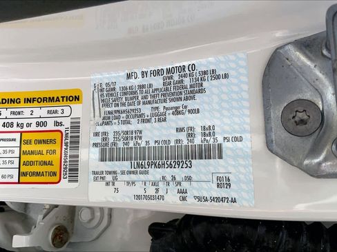 Used 2017 Lincoln Continental Premiere image 34