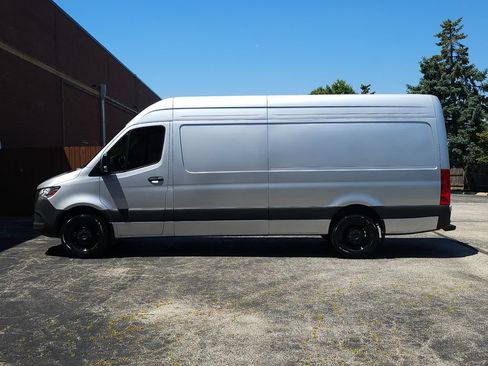 Used 2024 Mercedes-Benz Sprinter 2500 w/ Acoustic Package image 4