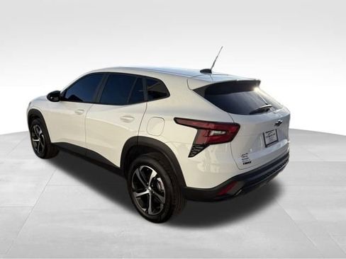 Used 2024 Chevrolet Trax RS w/ Driver Confidence Package image 11