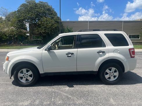 Used 2010 Ford Escape XLT AWD/4WD image 3