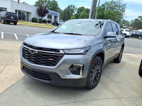 Used 2023 Chevrolet Traverse RS FWD image 6