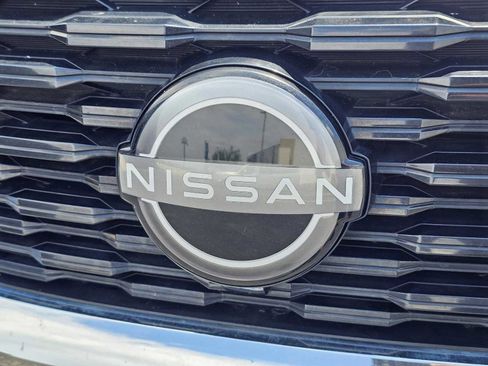 Used 2022 Nissan Rogue SV image 3