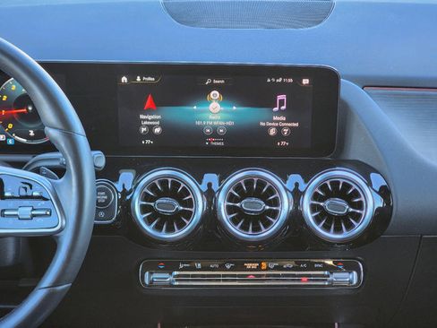 Used 2023 Mercedes-Benz GLA 250 4MATIC image 3