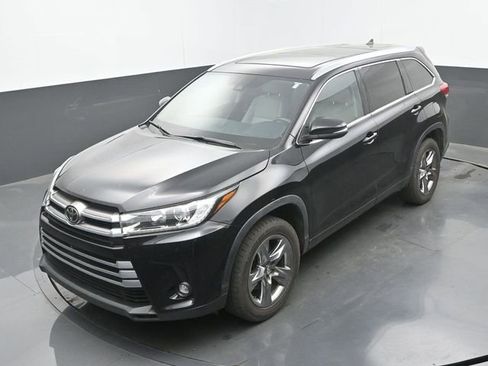 Used 2019 Toyota Highlander Limited Platinum image 16