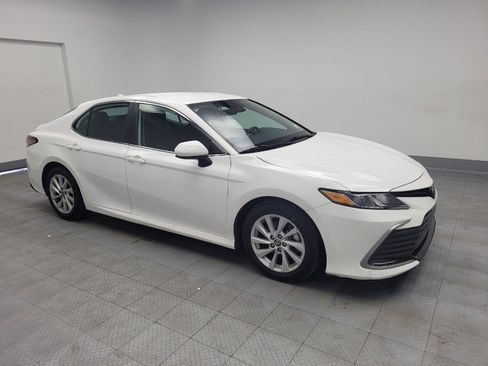 Used 2021 Toyota Camry LE image 11