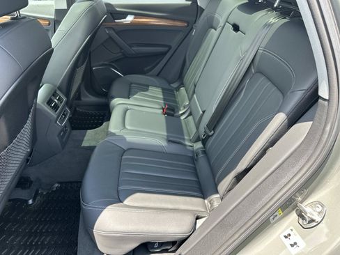 Used 2023 Audi Q5 2.0T Premium w/ Convenience Package AWD/4WD image 11
