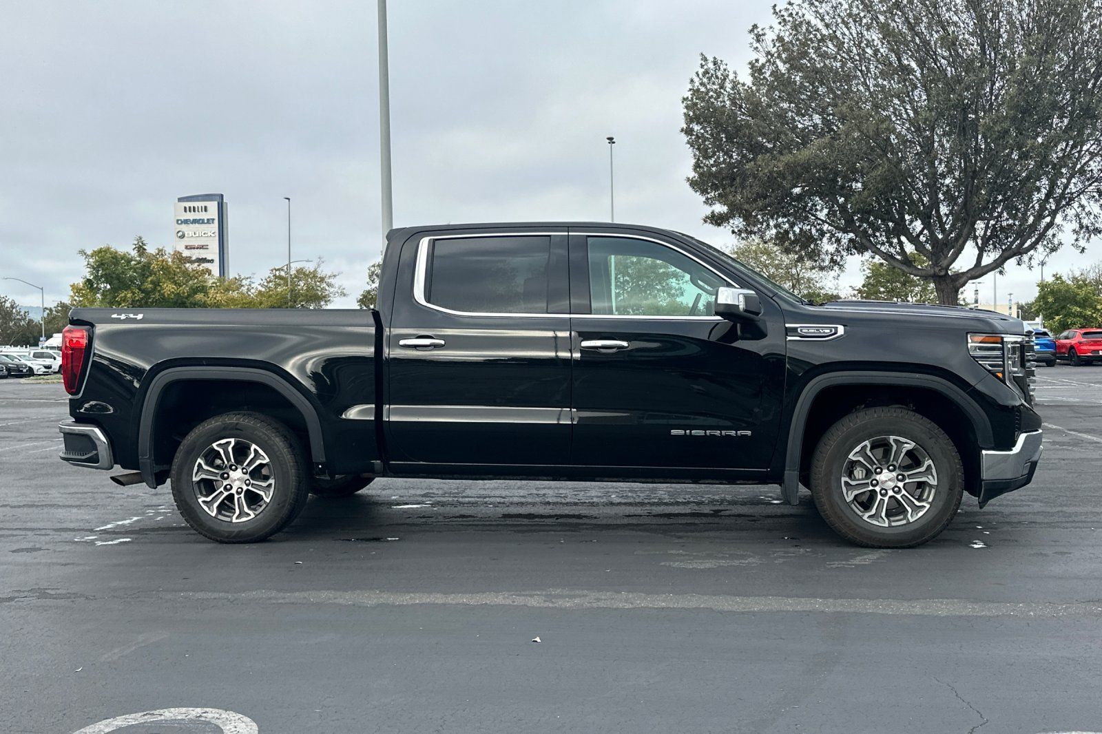 Used 2025 GMC Sierra 1500 SLT AWD/4WD image 3
