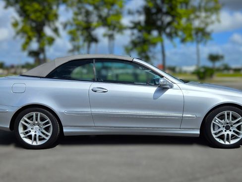 Used 2009 Mercedes-Benz CLK 350 Cabriolet w/ Appearance Pkg image 6