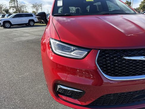 New 2026 Chrysler Pacifica Select FWD image 9