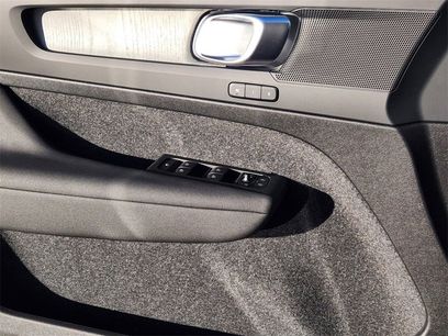 New 2025 Volvo XC40 B5 Plus w/ Climate Package