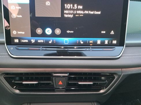 New 2025 Volkswagen Tiguan SE image 20