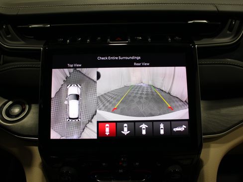 Used 2022 Jeep Grand Cherokee L Limited w/ Luxury Tech Group II AWD/4WD image 16