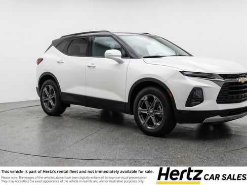 Used 2025 Chevrolet Blazer LT FWD image 1