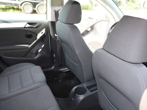 Used 2011 Volkswagen Golf 4-Door FWD image 37