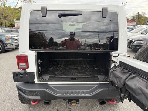 Used 2016 Jeep Wrangler Unlimited Rubicon image 21