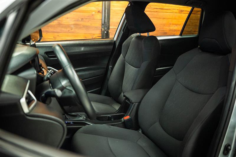 Used 2025 Toyota Corolla Cross LE FWD image 9