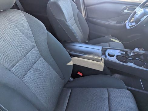 Certified 2025 Nissan Rogue SV image 11