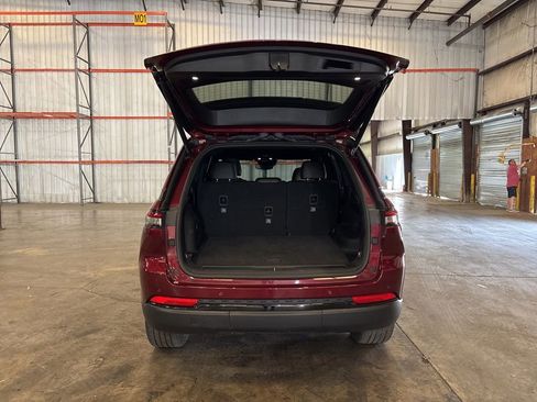 Used 2024 Jeep Grand Cherokee Altitude image 11