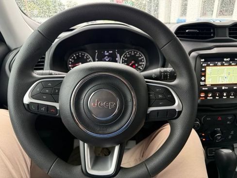 Used 2023 Jeep Renegade Latitude AWD/4WD image 18