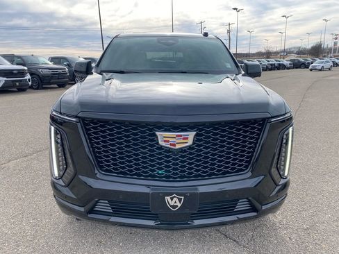 Used 2025 Cadillac Escalade Sport image 9